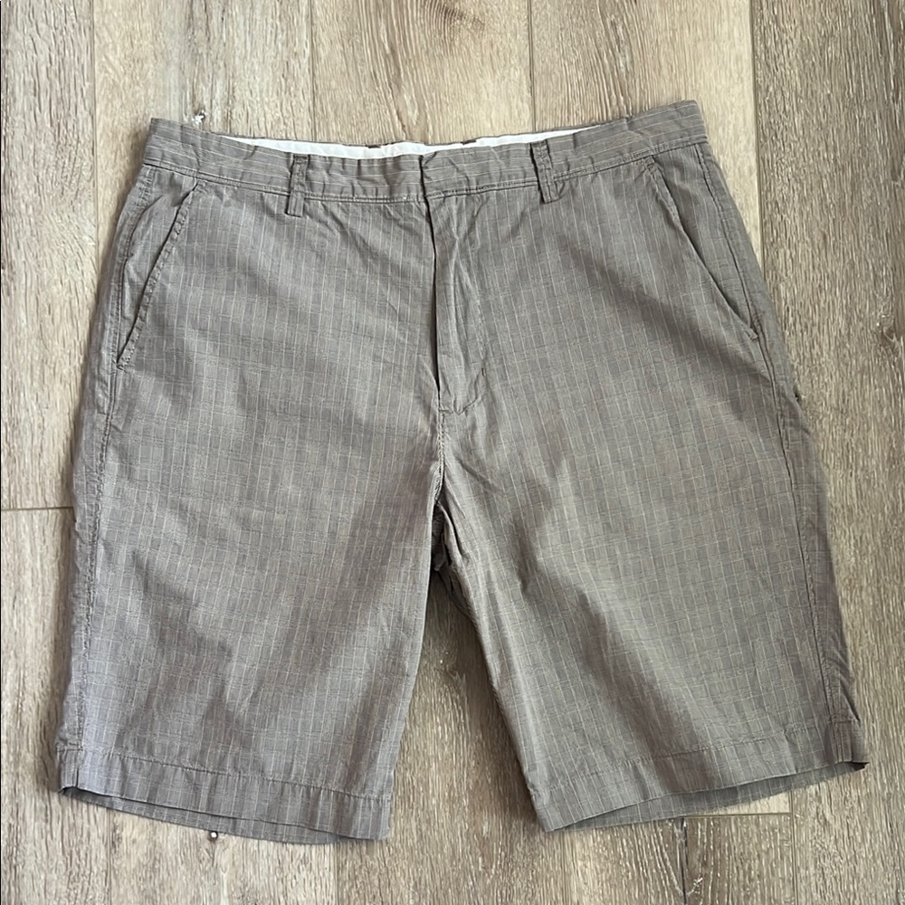 J CREW ~ Men’s size 35 flat front, cotton shorts, great condition!